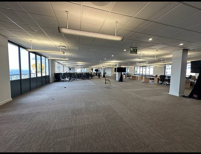 1,563M² OFFICE TO LET IN SANDTON CENTRAL